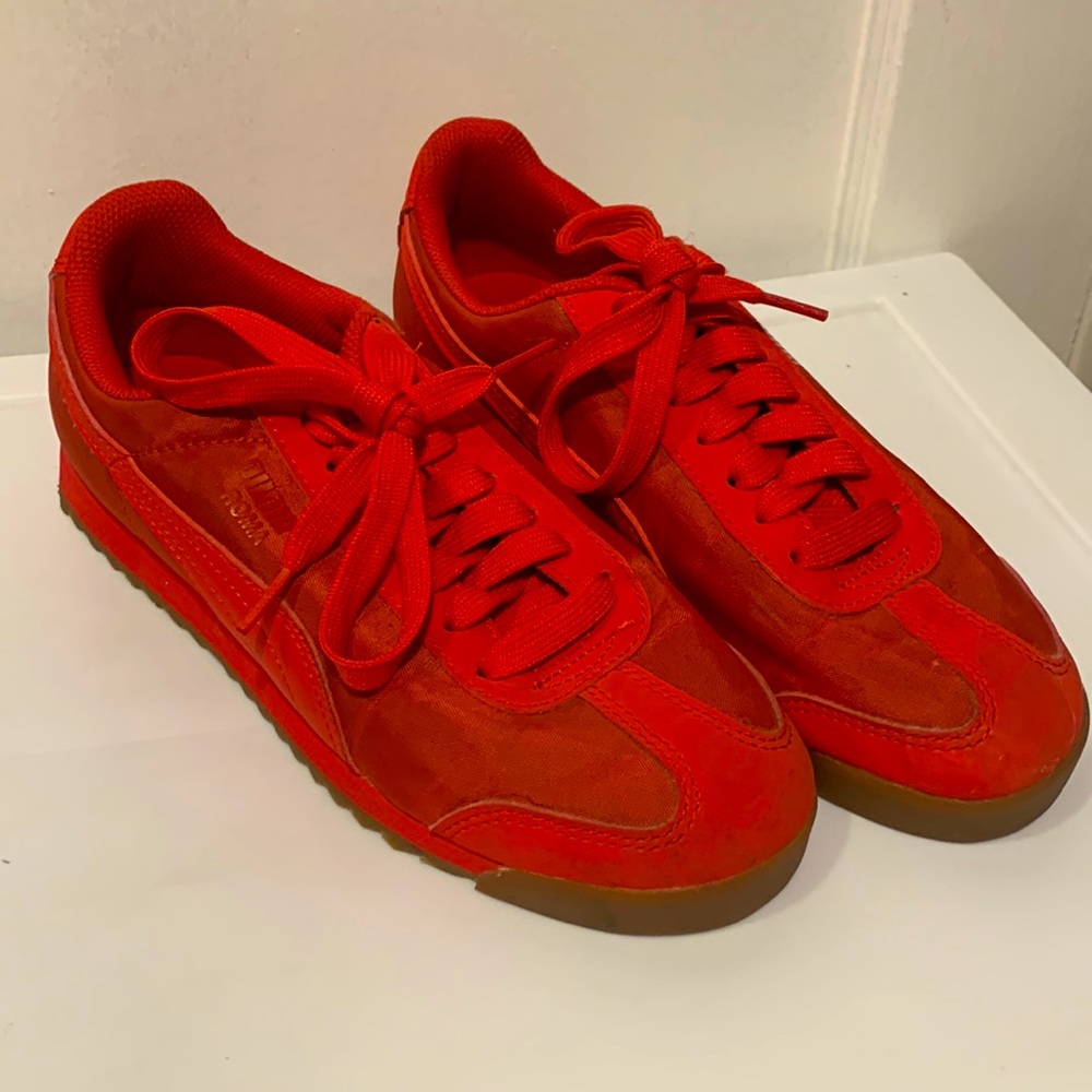 Puma Romas size 6.5 women’s